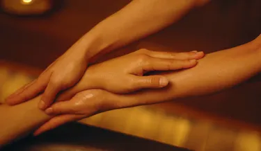 Top Rehab Wellness Etobicoke: Benefits of Hand Massage & Physical Therapy