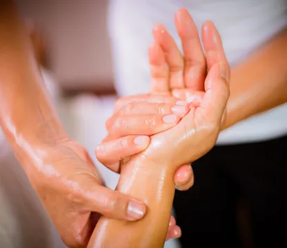 Top Rehab Wellness Etobicoke: Benefits of Hand Massage & Physical Therapy